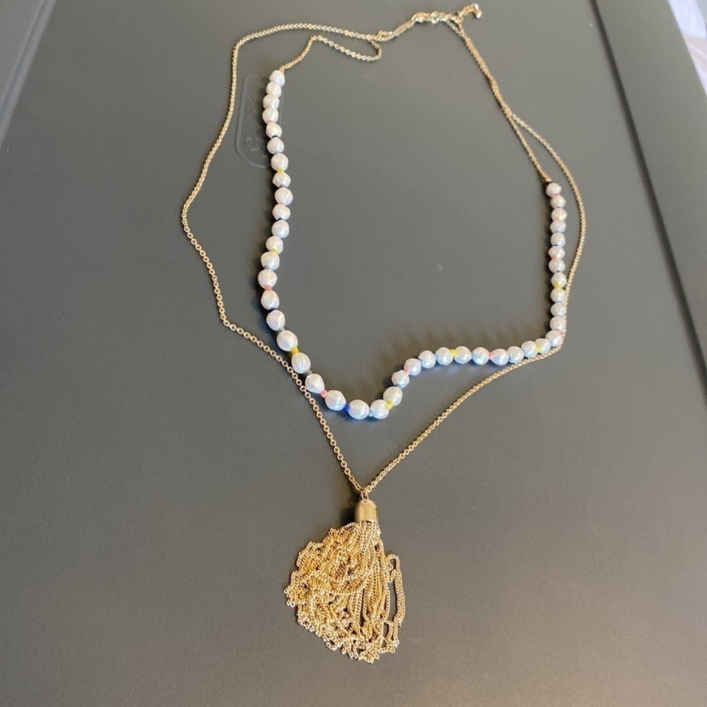 Like New Torrid Layered white and Gold Beaded Necklace